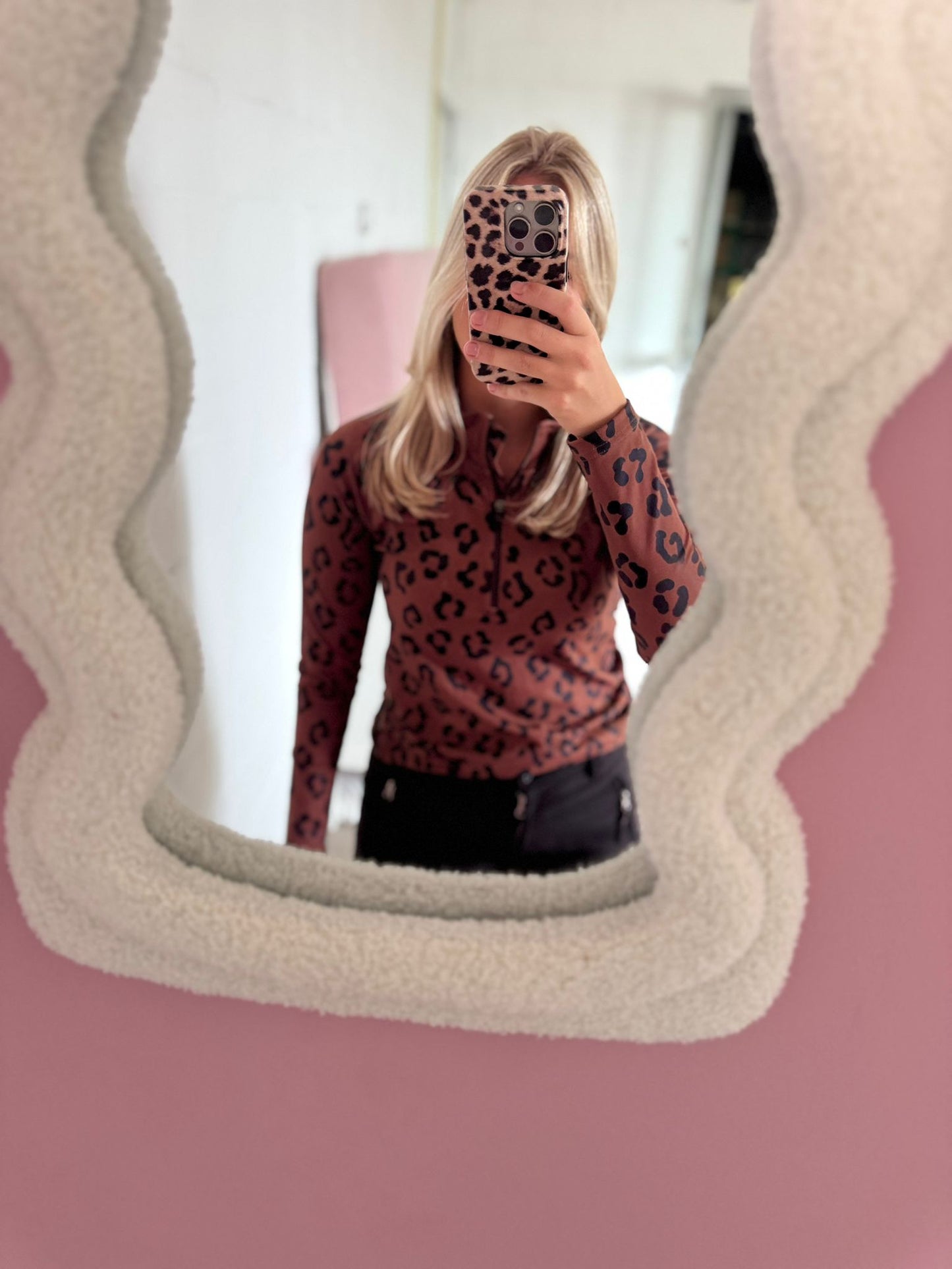 Donkerbruine ski pully met panterprint | Lotsofdesign