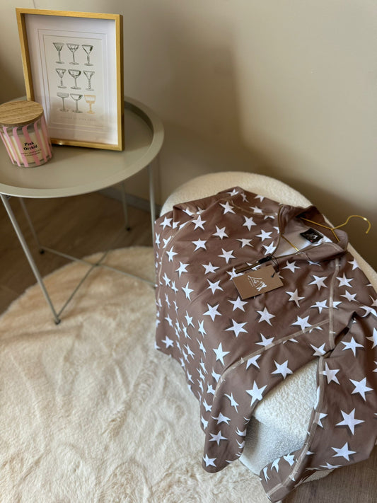 Beige ski pully met witte sterren | Lotsofdesign